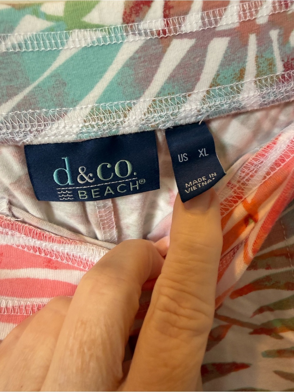 # D&Co XL Cropped Tropical Leaf Print Beach Pants - Picture 2 of 6